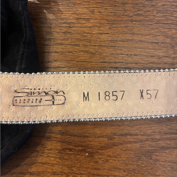 b.b. Simon
Rare b.b. Simon Elegant Silver Studded Belt - Picture 9 of 11